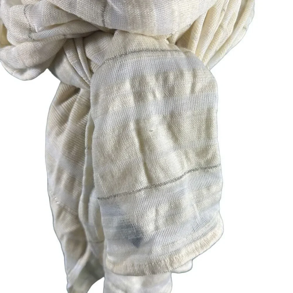 Gorgeous GAP cream with silver striped accents